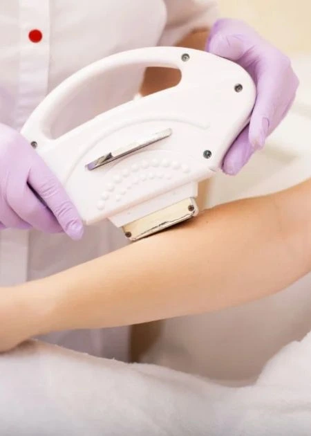 高性能の機械での脱毛